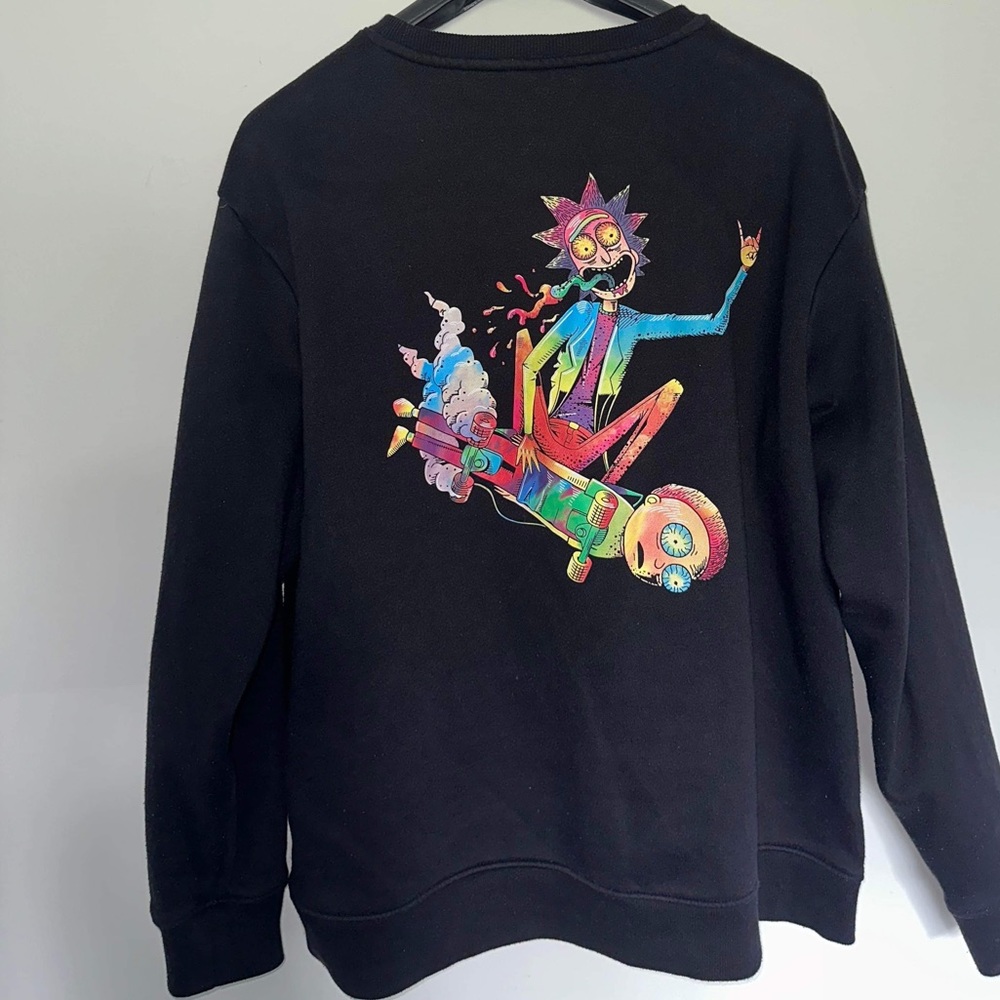 NOW AVAILABLE 2STIGO.THRIFT 🚨

RICK AND MORTY SWEATER AVAILABLE FOR SIZE LARGE
